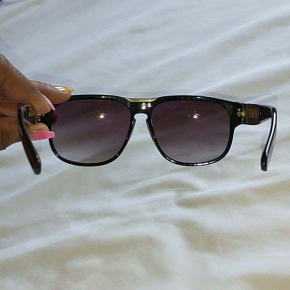 Black and gold UK2LA sunglasses - Picture 6 of 6